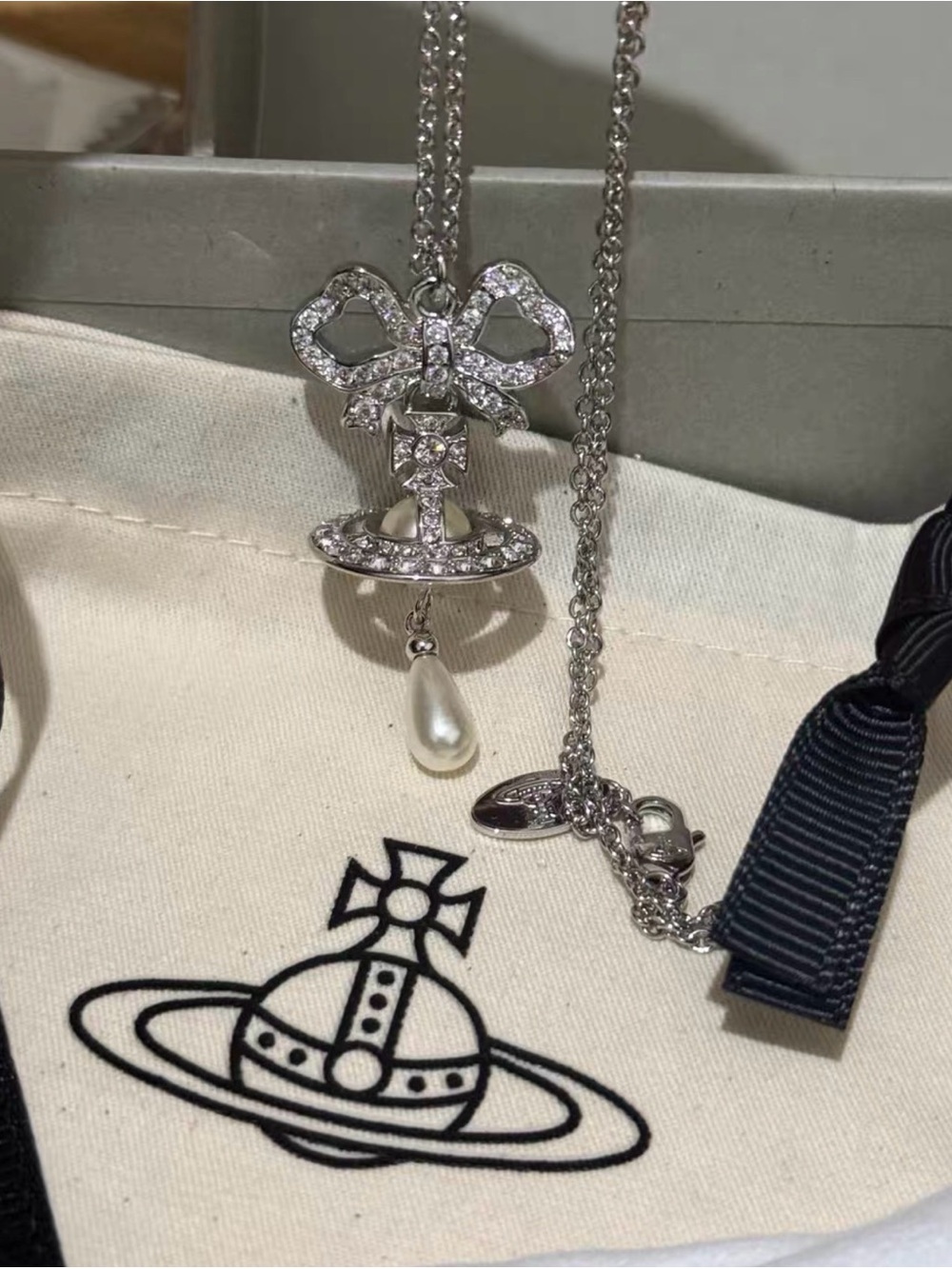 Vivienne Westwood Rigoberta Pearl Bow Pendant Necklace